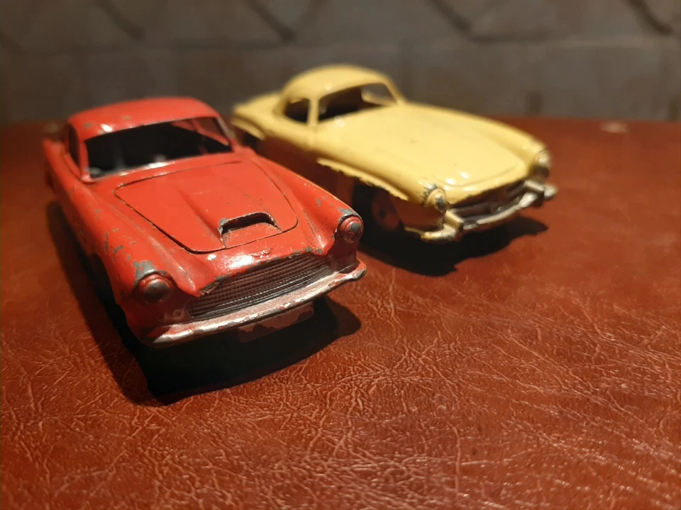 Corgi Toys Classic Aston Martin DB4 & Mercedes Benz 300SL ORIGINALI - Immagine 3 di 4