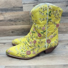 Momo New York Women Size 8 Yellow Embellished Floral Embroidered Western Boots