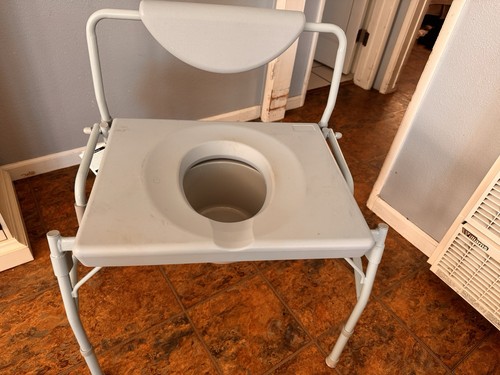 Drive Medical Deluxe Bariatric Drop-Arm Commode 1,000 Pound Weight