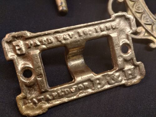 Antique Cast Iron Wall Mount Bracket for Kerosene Lamp - Picture 7 of 8