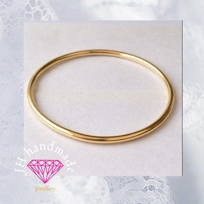 Schlichter Armreif 9 kt massiv Gold 3 mm Stärke 18 Gramm Handarbeit komplett gepunzt