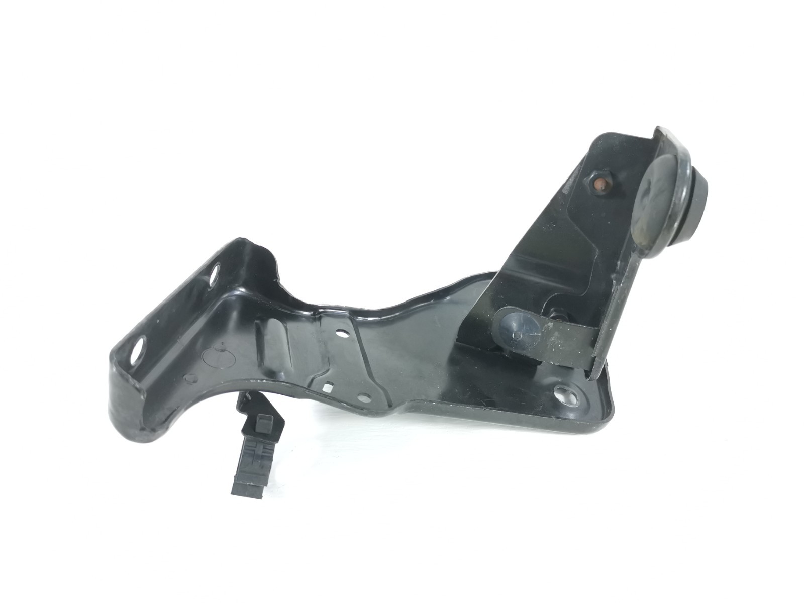 Maserati Ghibli S AWD 3.0L Auto 2014 Right Side Radiator Mount Bracket Support