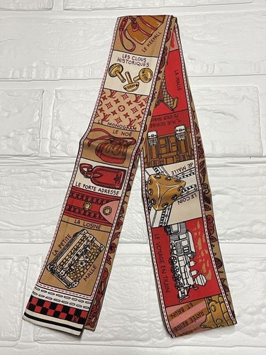Foulard En Soie Multicolore - Excellent état - Occasion Parfaite