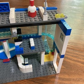 Vintage 2010 LEGO City: Airport Set 3182 Incomplete