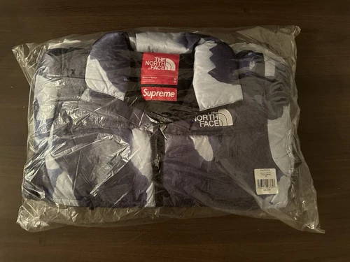 Veste Nuptse imprimée denim blanchi Supreme x The North Face (indigo) TAILLE MEDIUM