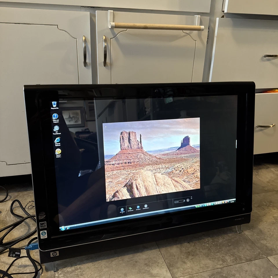 25" HP Touchsmart IQ846T VA285AV#ABA 2.80GHz C2D-T9600 4GB 600GB HDD Vista - Image 3 of 4