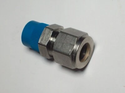 1- Swagelok Stainless Steel Connector, 1/2" OD Tube x 3/8" Male NPT, SS-810-1-6