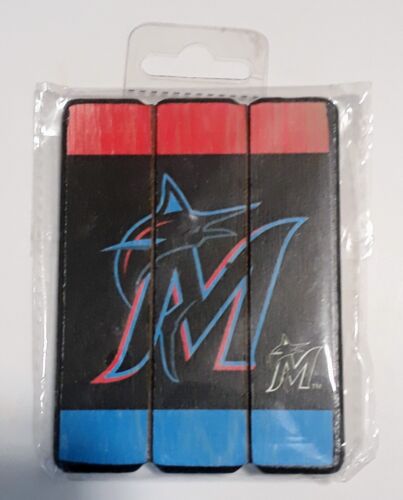 MIAMI MARLINS 3" x 4" DISTRESSED TEAM MAGNET - Zdjęcie 1 z 2