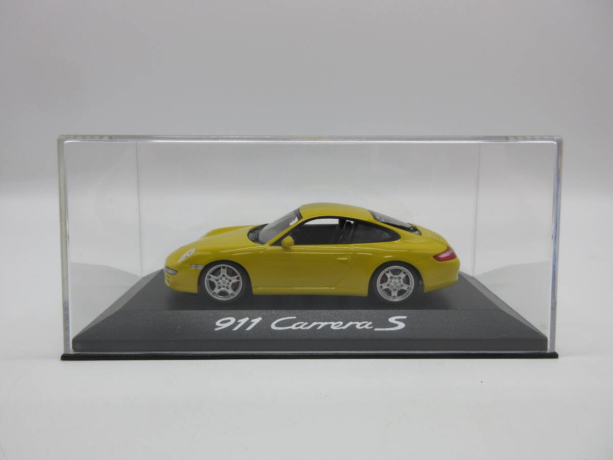 911 Carrera 4S イエロー 1:43 ミニカー