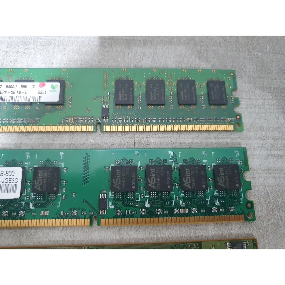 Lot of 4 Various Brands 1GB DDR2 SDRAM Memory Module PC2-5300U 667Mhz 240-Pin - Image 4 of 4
