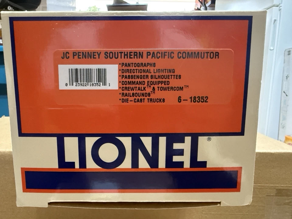 Lionel Trains 6- 18352 JC Penney Southern Pacific MU Commuter Car & Display Case - Image 3 of 4
