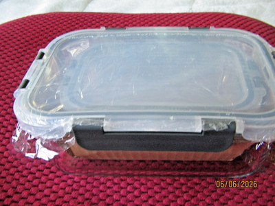 Set Of Two 7.5x5.5x2.5 & 5.5x3.5x1.5 Lock & Lock Style Glass Storage Containers