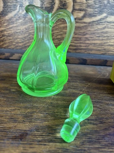 Vintage Green Uranium Depression Glass Cruet Ground  Glass Stopper  C.1930 6.75”