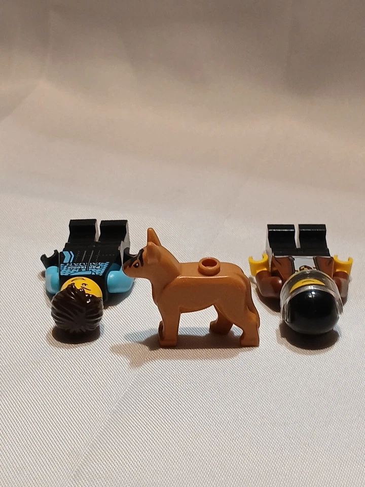 Lego mini fig Set Of 2 speed champions Jaguar and Porsche mini Drivers W/ Dog - Image 4 of 4