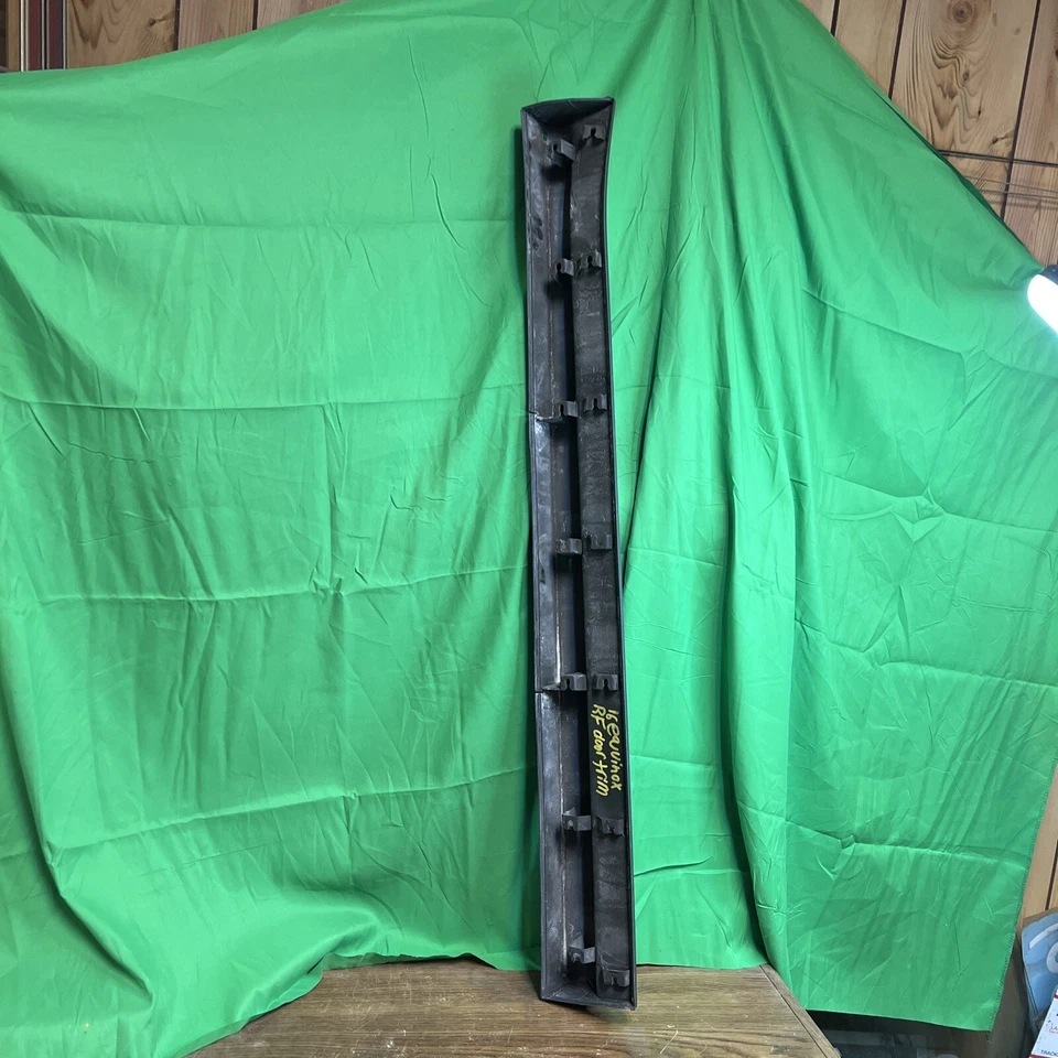 Chevrolet Equinox 2010-2017 RF puerta delantera derecha moldura inferior OEM Foto 2 de 4