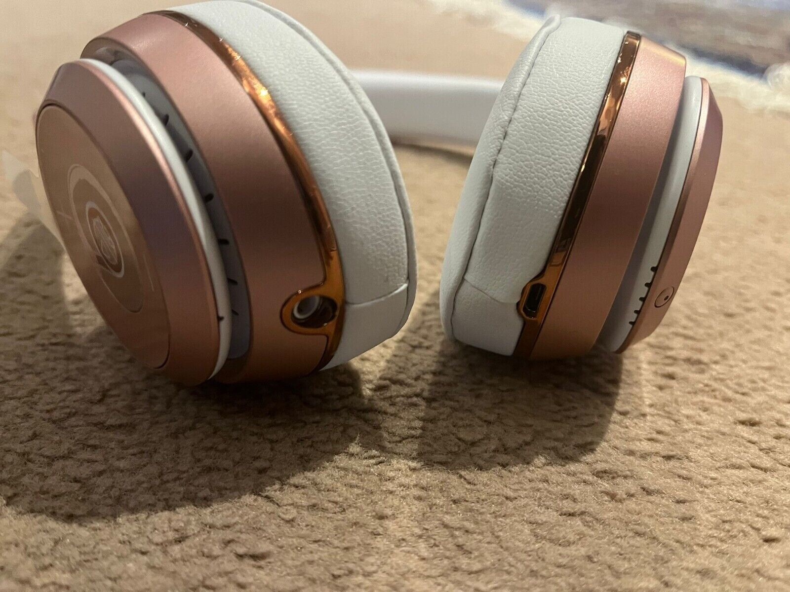 Beats Solo 3 Wireless Bluetooth OnEar Headphones with Mic/Remote, Rose