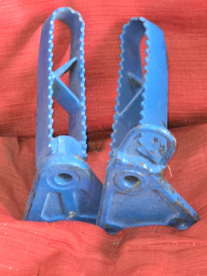 Suzuki Quadracer 250 Lt250r 1985 2x4 reposapiés izquierdo derecho clavijas peldaños Foto 3 de 4