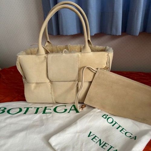 Bottega Veneta Arco Tote Bag Beige Suede Maxi Intrecciato Shearling Small
