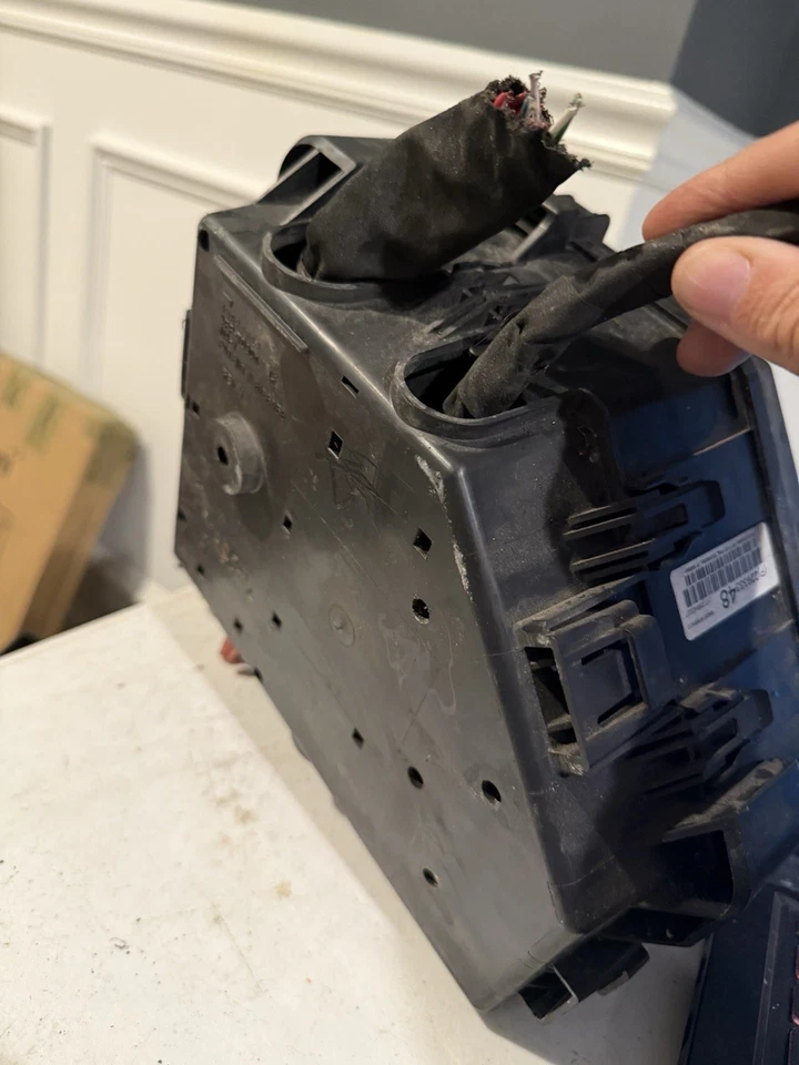 Engine Fuse Box BUICK ENCLAVE 13 14 PN 22933348 Foto 4 de 4