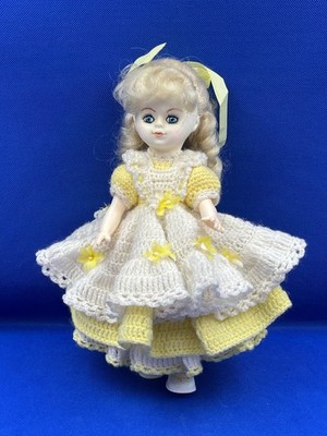 Faserbastelpuppe 1989, vollgelenkig, 27 cm hoch.