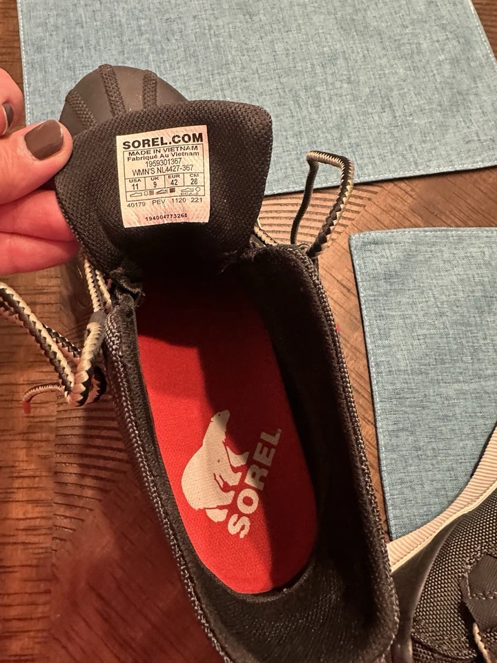 Botas impermeables Sorel para mujer - Talla 11 - Verde oscuro y negro - ¡Usadas una vez! Foto 3 de 3