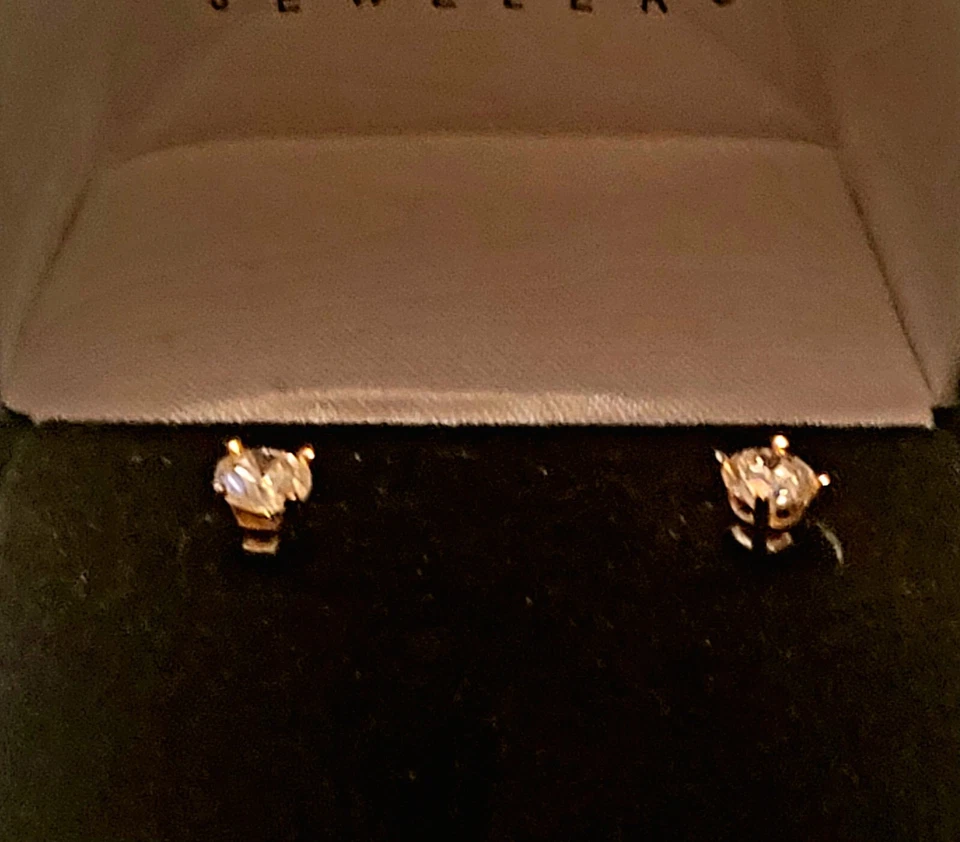 1ct 14yg Diamond Solitaire Stud Screwback Design Earrings  - Image 2 of 4