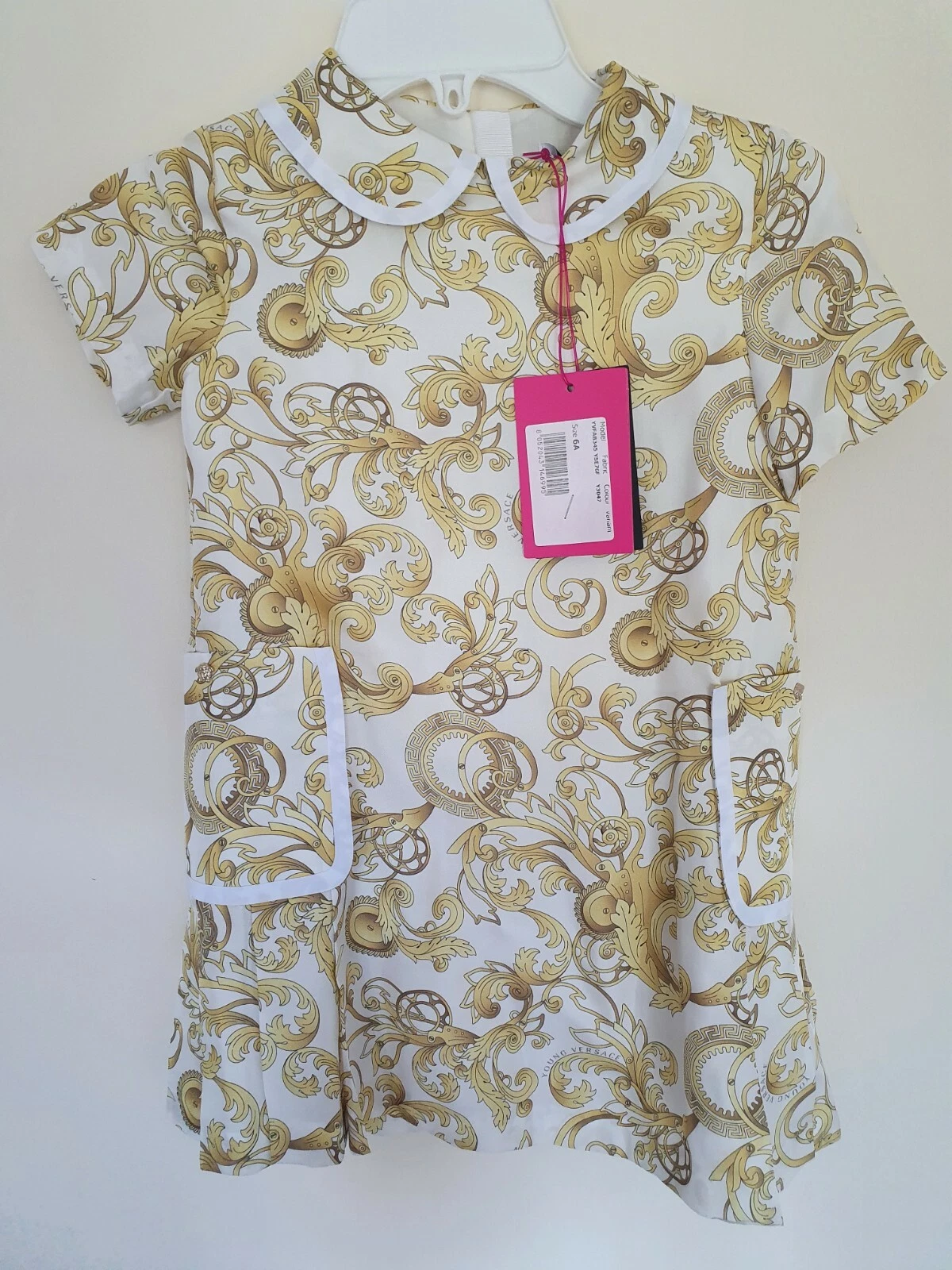 Abito in seta stampa barocca tono bianco e oro Young Versace età 6 anni prezzo consigliato £350
