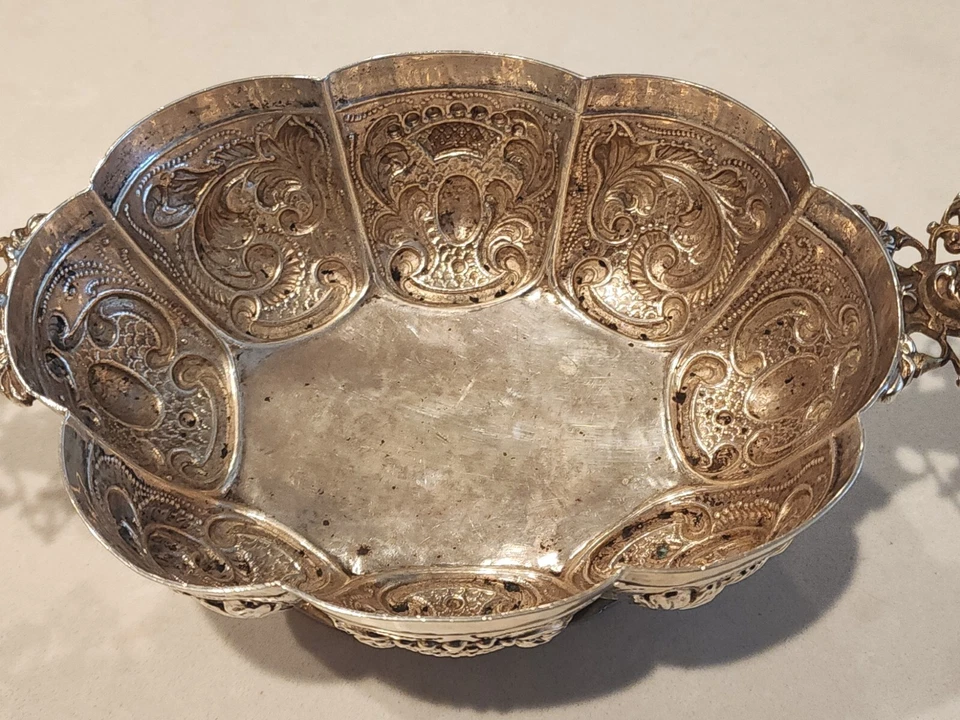 Hand Chaseed DUTCH .833 TAZÓN DE BRANDY CON PATAS PLATEADAS ASAS DE QUERUBÍN, PANELES ESTRIADOS Foto 4 de 4