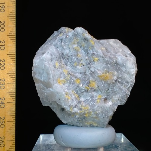Norbergite & Diopside in Calcite Marble short wave Franklin minerals 440ct - Picture 2 of 8
