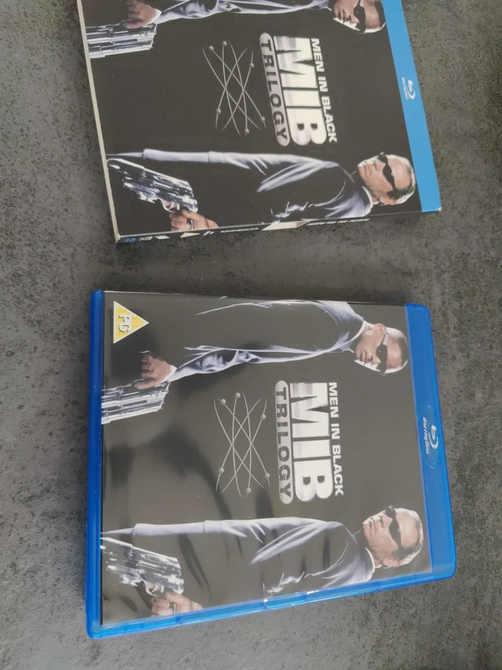MEN IN BLACK TRILOGY BLU RAY WITH SLIPCOVER (1,2,3) UK RELEASE - Image 3 of 3