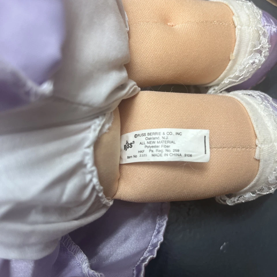 Russ Berrie 12" Muñeca Troll Niña Púrpura Satén Vestido Felpa Suave Cuerpo Ojos Azules De Colección Foto 3 de 4