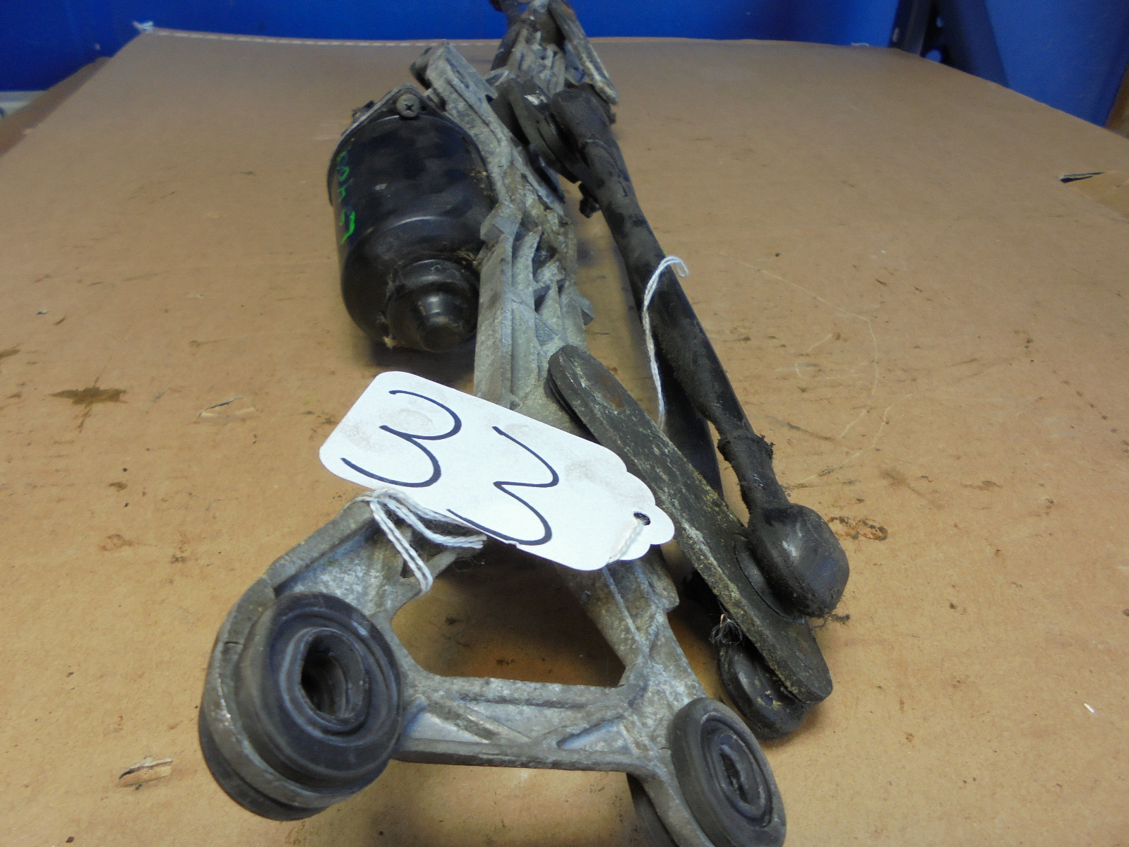 95 96 97 98 99 00 Lexus LS 400 FRONT Used Wiper Motor Linkage Transmission #33