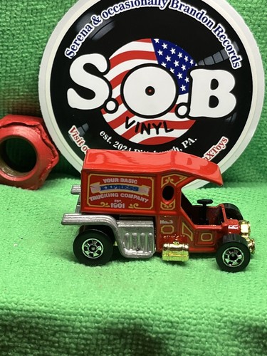 Hot Wheels Blackwalls T-Totaller Your Basic Express 1:64 Red NM Condition - Picture 4 of 8