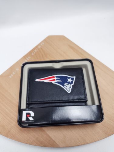 New England Patriots - NFL Embroidered Bi-fold Wallet - Patriots Black Wallet - Picture 1 of 3