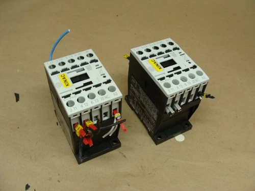 LOT OF 2 MOELLER DIL M(C)9 DILM9-01 CONTACTORS 3PH 600VAC MAX 20A OPEN