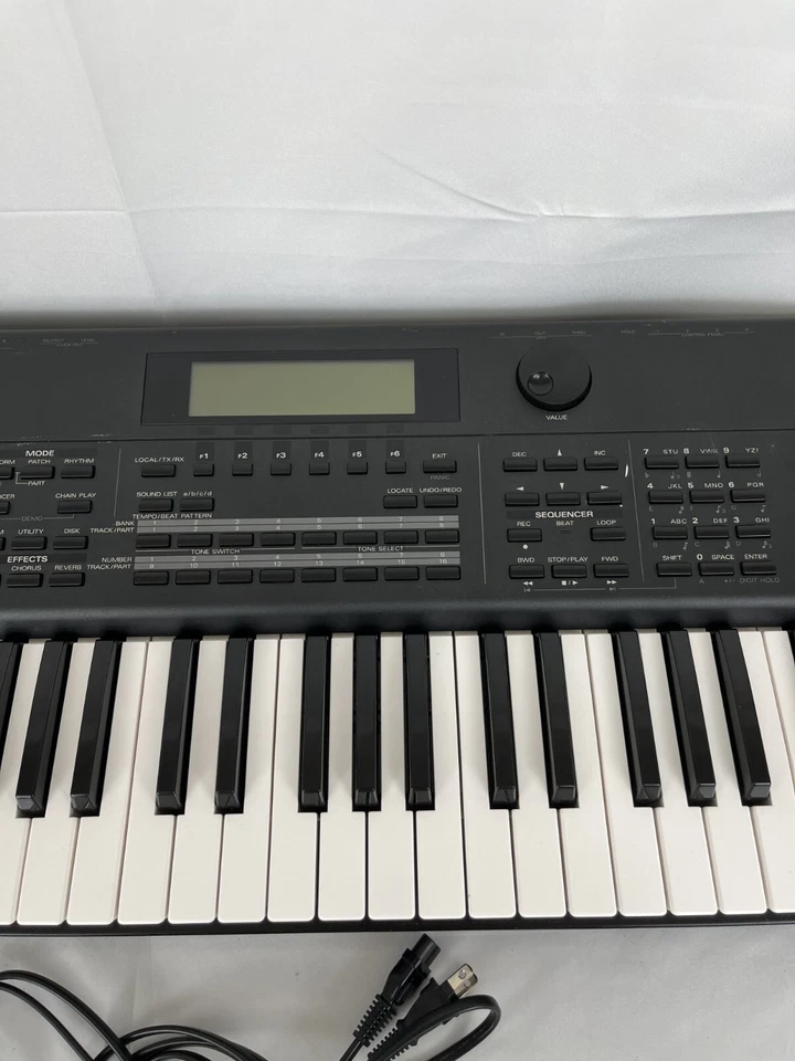 JUNK Roland XP-80 76 key synthesizer 23333 - Image 4 of 4