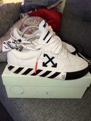 Off-White Low Vulcanized Canvas Sneakers Mens 9 Good condition w/ Box