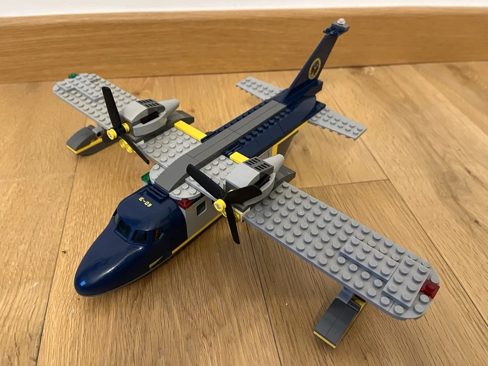 LEGO CITY 60096 LA BASE SOUS-MARINE OPERATIONNELLE EN HAUTE-MER + HYDRAVION - Photo 4/4