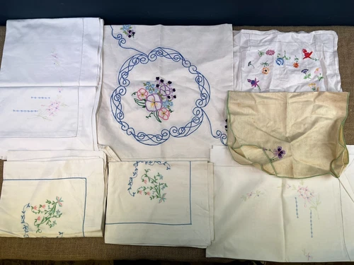 BUNDLE OF HAND EMBROIDERED VINTAGE  TEXTILES TABLE CLOTHS & PILLOWCASES FLORAL