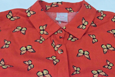 Vintage Top No Boundaries Size M Y2K Orangey Red All Over Monarch Print Rayon