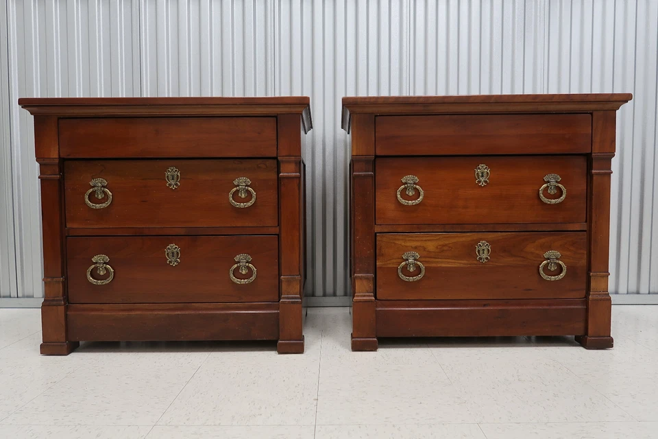 Par de soportes de noche estilo imperio Henredon Registry Collection Foto 3 de 4