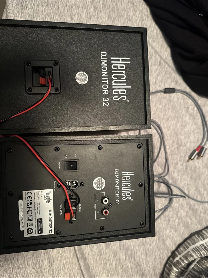 Alto-falantes Hercules DJMonitor 32 Studio DJ Monitor preto - Imagem 3 de 3