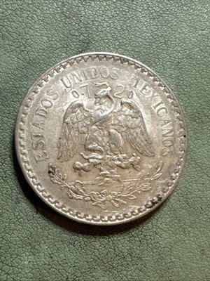 1926 Mexico 1 Un Peso .720 Silver Coin - Cap and Rays -- AU Luster