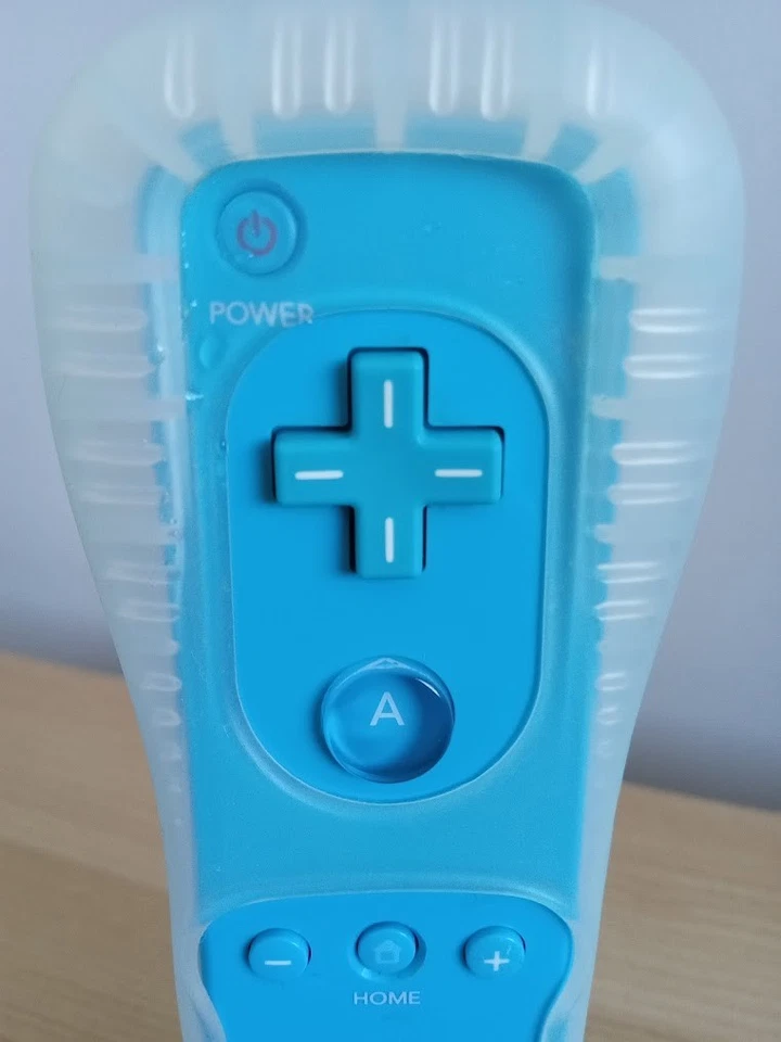 Nintendo Wii Remote Controller RVL-003 w/Silicone Case - blue OEM - Image 3 of 4