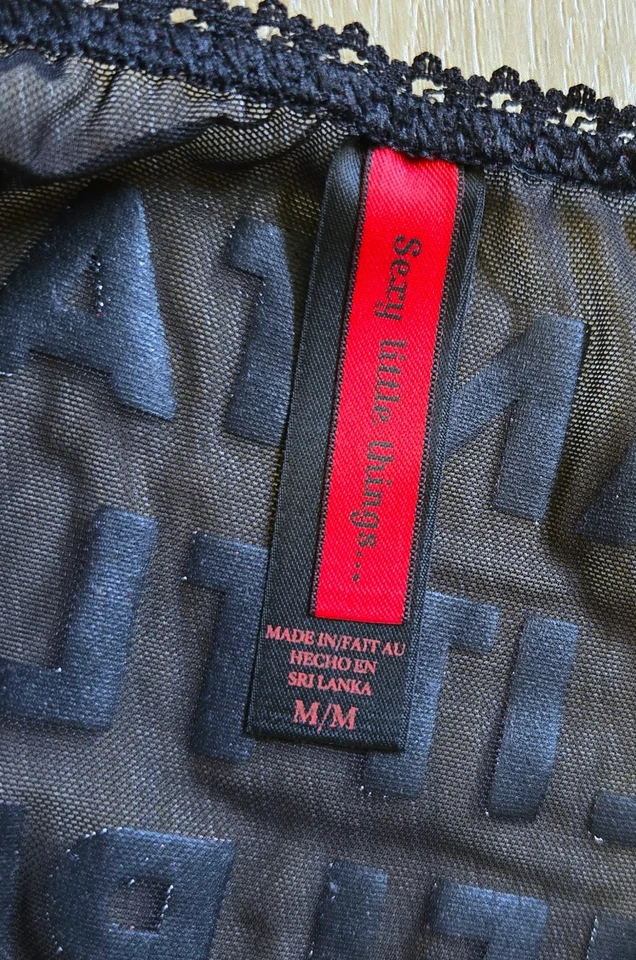 Bragas de bikini vintage de malla satinada de Santa Little Things sexy de Victoria's Secret M Foto 3 de 3