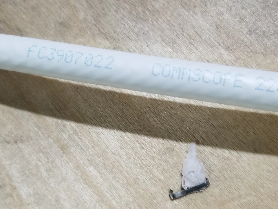 Cable de antena coaxial Commscope 2287V RG-11 14awg Quad Shield Plenum 75Ohm/25 pies Foto 2 de 4