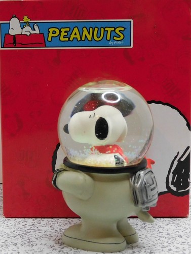 Peanuts Snoopy Astronaut Westland Mini Globe Figurine HTF MIB - Picture 8 of 13