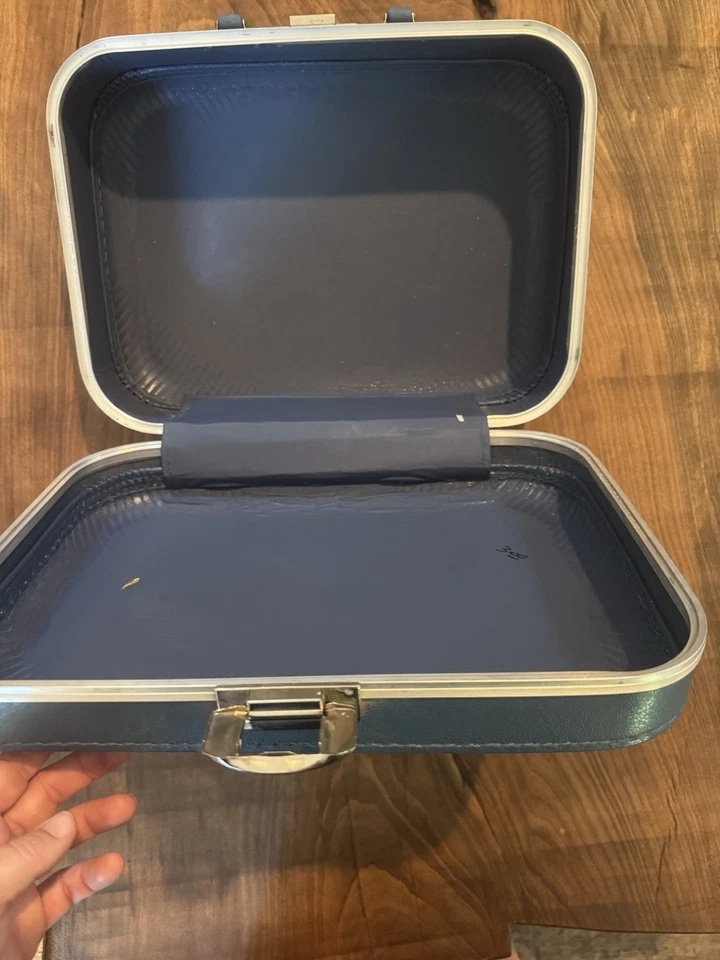 VTG 70'S & 80’S BLUE MINI 10"X 14.5" HARD SUITCASE LUGGAGE BAG W DECALS - Image 2 of 4