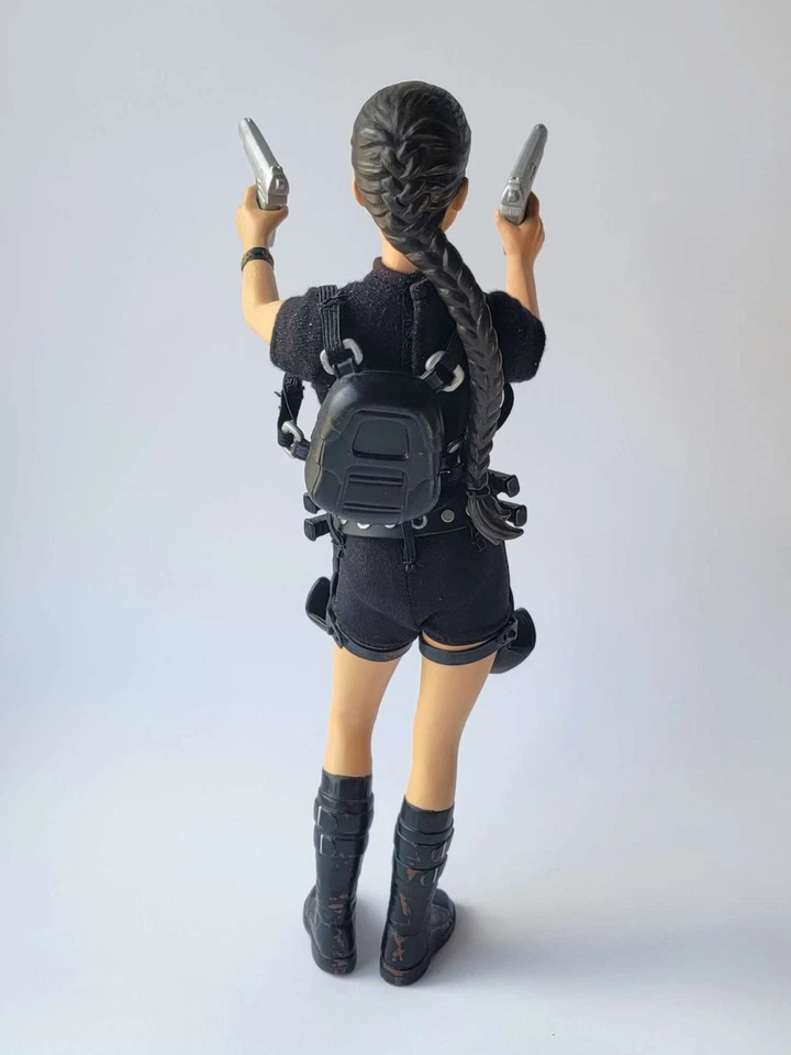 Lara Croft Tomb Raider Action Figure 11" Tall 2001 Paramount Pictures Playmates - Image 3 of 4
