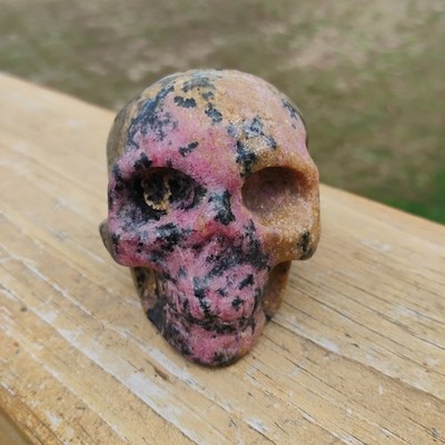 Absolute FIRE    1lb 1oz 3'' x 2.25'' Rhodonite and Hematite Skull Carving NEW